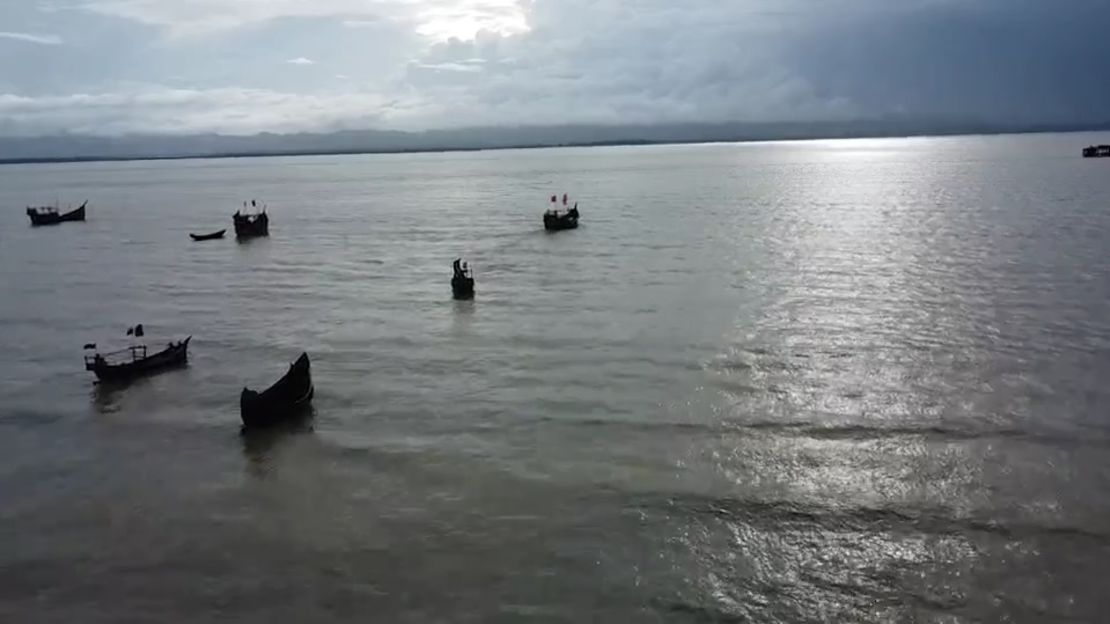 El río Naf, entre Myanmar y Bangladesh, se ha convertido en una ruta de escape para los rohingyás.