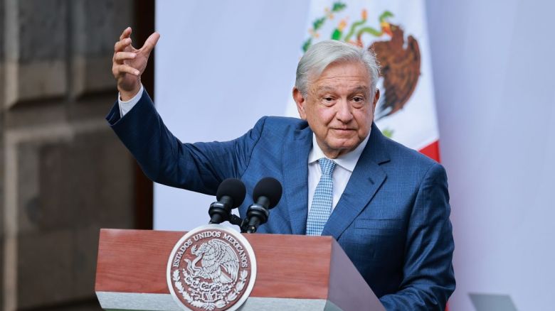El presidente de México, Andrés Manuel López Obrador, pronuncia un discurso durante la despedida de la delegación olímpica en Palacio Nacional el 11 de junio de 2024 en la Ciudad de México, México. Crédito: Hector Vivas/Getty Images