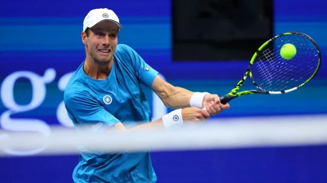 Botic van de Zandschulp of the Netherlands plays against Carlos Alcaraz of Spain during the US Open in Flushing, New York, on August 29, 2024.