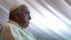 TOPSHOT - Pope Francis looks on during a meeting with internally displaced persons at the Freedom Hall in Juba, South Sudan, on February 4, 2023. - Pope Francis is making the first papal visit to South Sudan since it gained independence from Sudan in 2011 and then plunged into a brutal ethnic conflict that left the young nation divided and traumatised. (Photo by Tiziana FABI / AFP)