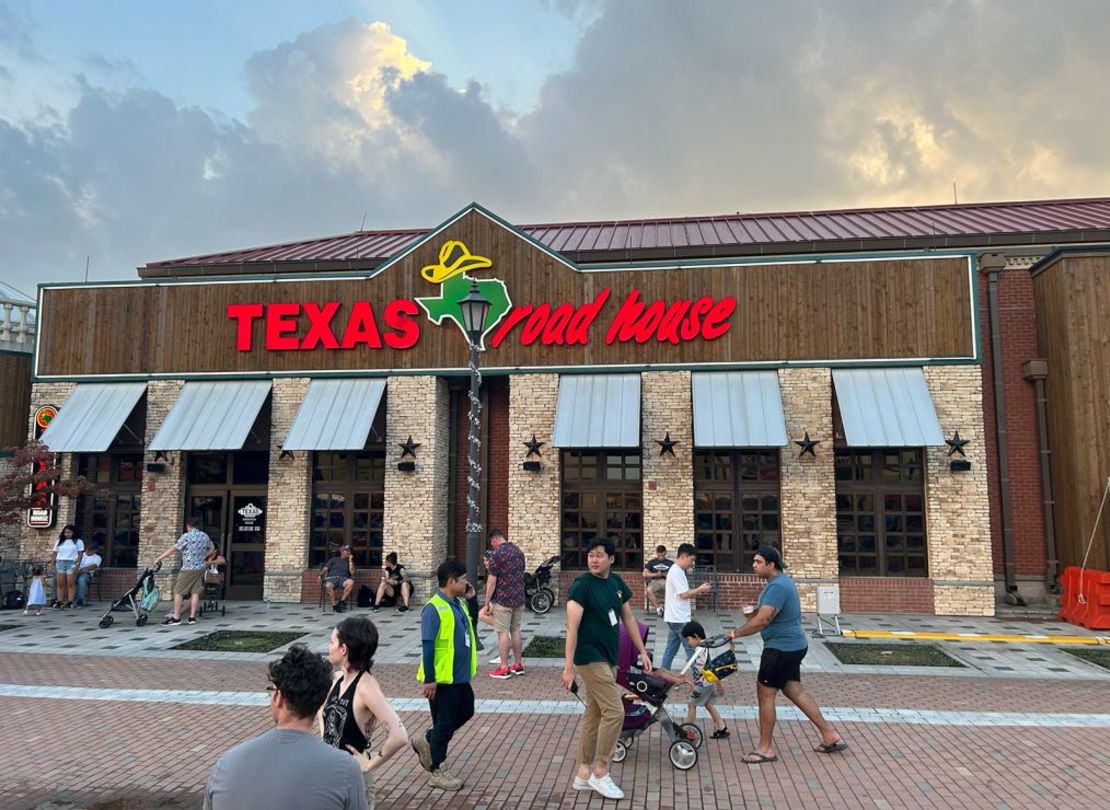 Un restaurante Texas Road House cerca del centro de Camp Humphreys, visto el 4 de julio de 2024. Crédito: Brad Lendon/CNN