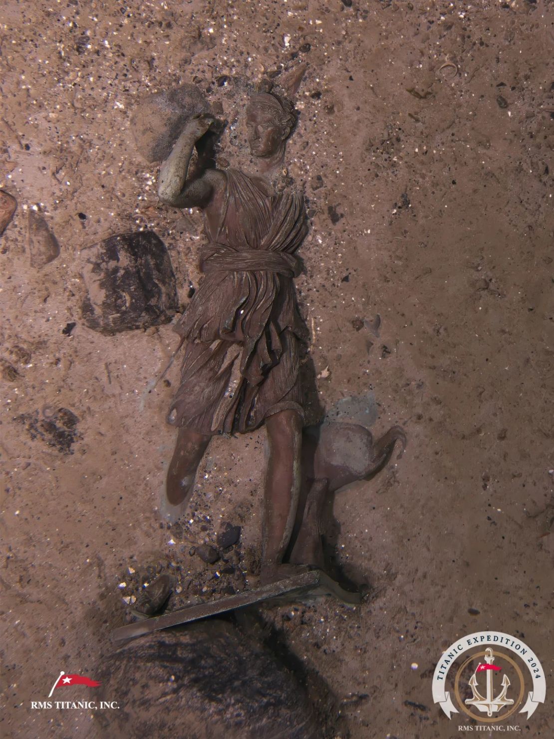 Esta estatua de bronce de la diosa Diana antaño coronaba la chimenea del salón de primera clase del Titanic. Crédito: RMS Titanic Inc./AP.