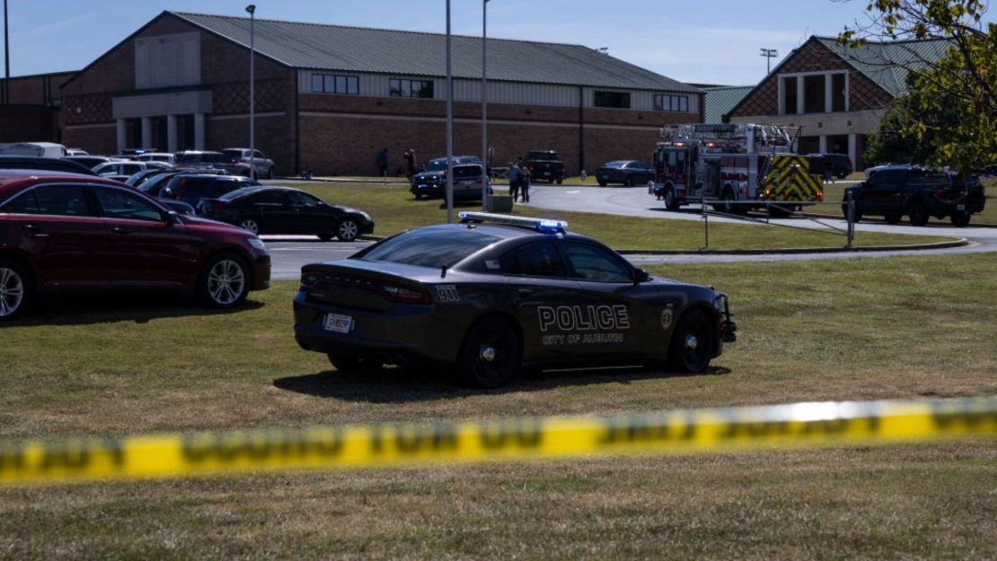 Cinta de precaución rodea la escuela Apalachee en Winder, Georgia, el 4 de septiembre de 2024.