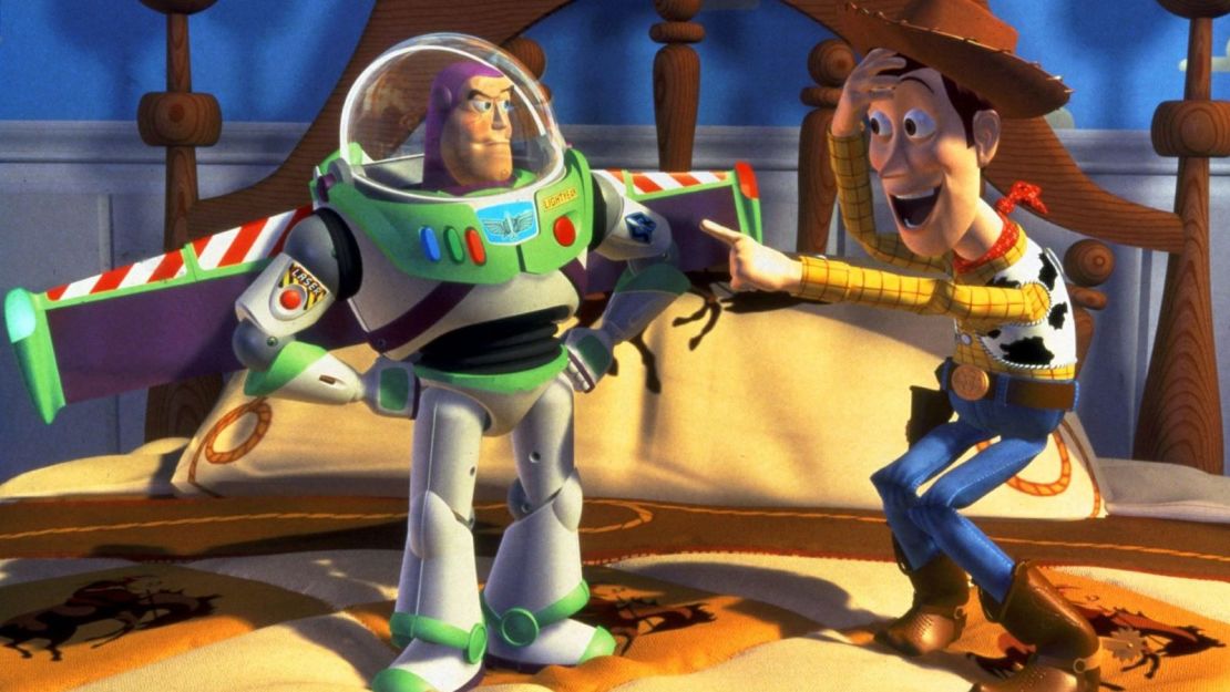 Wilde se pregunta si antropomorfizar es más común entre las personas que vieron películas como "Toy Story" cuando eran niños, las cuales dan vida a cosas que no la tienen en el mundo real.