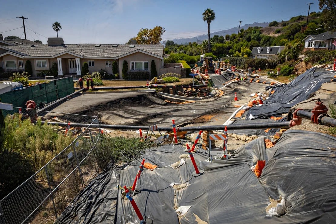 Graves daños por deslizamiento de tierra en Dauntless Drive, cerca de la comunidad de Portuguese Bend, Rancho Palos Verdes, el 1 de septiembre de 2024.