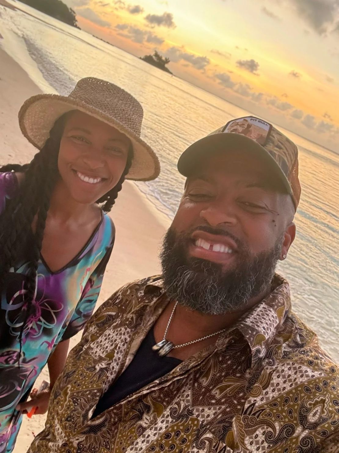 Los pasajeros Brandee Lake y Anthony McWilliams se convirtieron en grandes amigos. Muchas conexiones surgieron a partir del Ultimate World Cruise. Crédito: Antonio Antoine McWilliams.