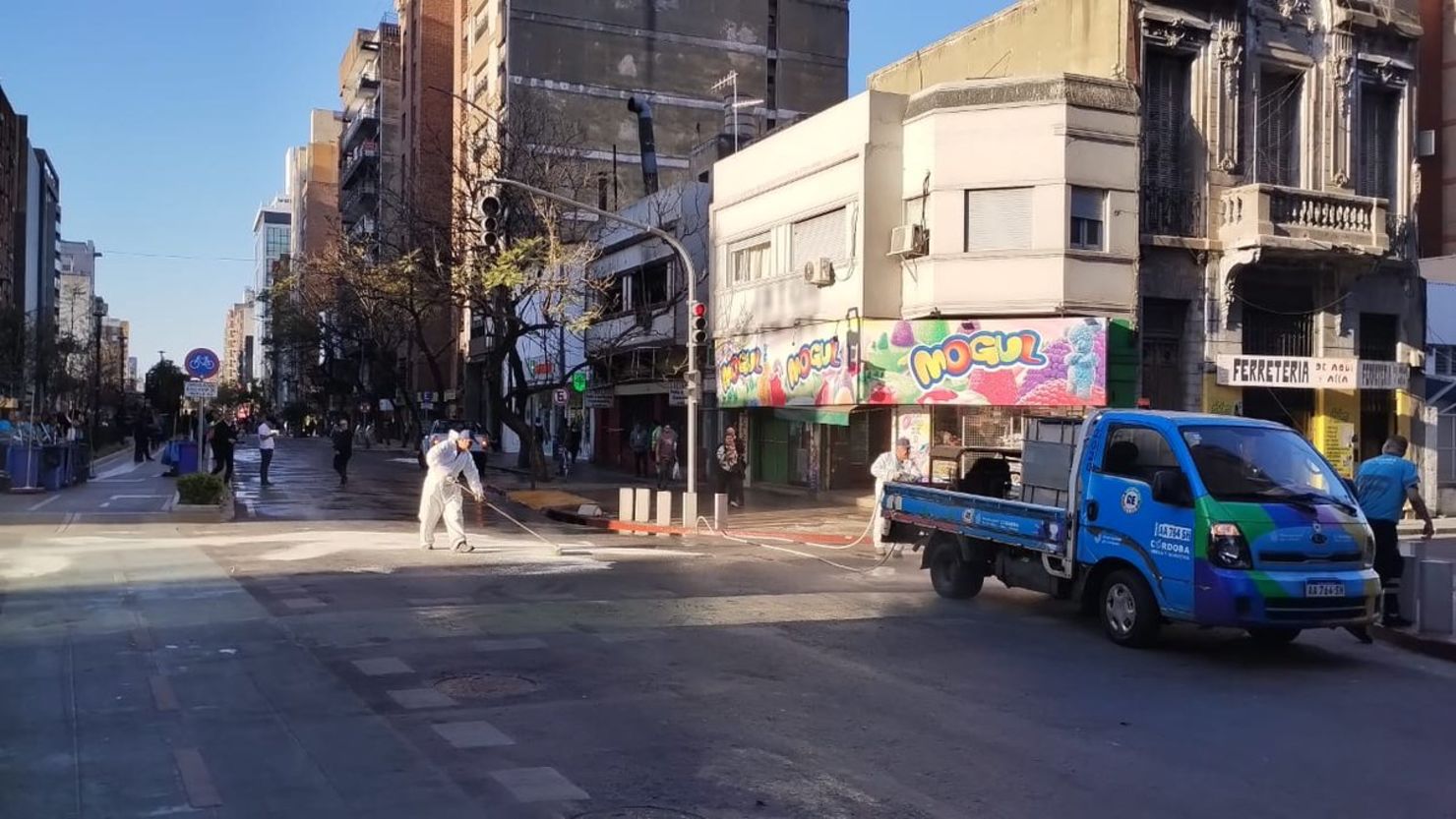 El siniestro ocurrió cerca de la intersección de la Avenida Chacabuco y el Boulevard Arturo Illia. Crédito: Municipalidad de Córdoba (@MuniCba).