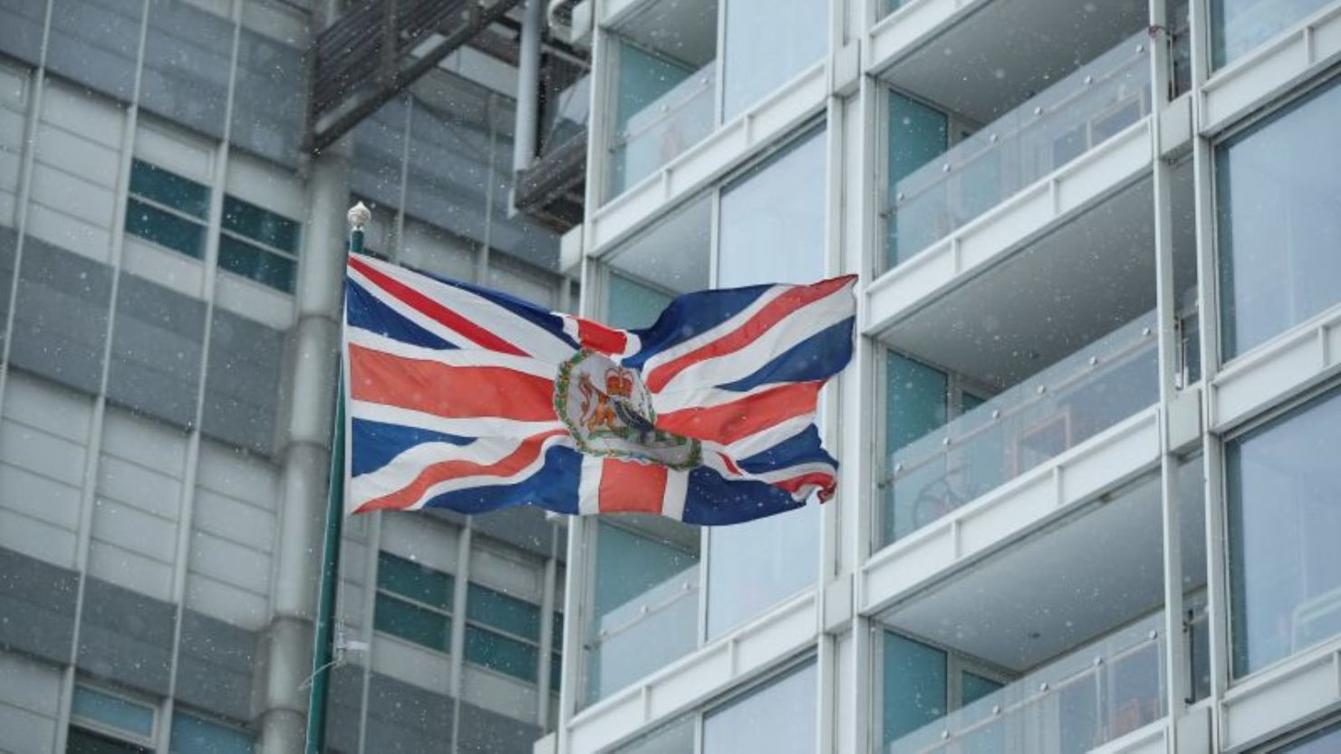 La bandera británica ondea frente al edificio de la embajada británica en Moscú, Rusia, el 15 de marzo de 2018.