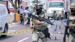 EDITORS NOTE: Graphic content / Members of the Mexican Army are seen in the car park of a shop where the body of a man was found in the Montebello neighborhood of Culiacán, Sinaloa State, Mexico, on September 12, 2024. Spiraling criminal violence, much of it linked to drug trafficking and gangs, has seen more than 450,000 people murdered in Mexico since 2006. (Photo by Ivan MEDINA / AFP)