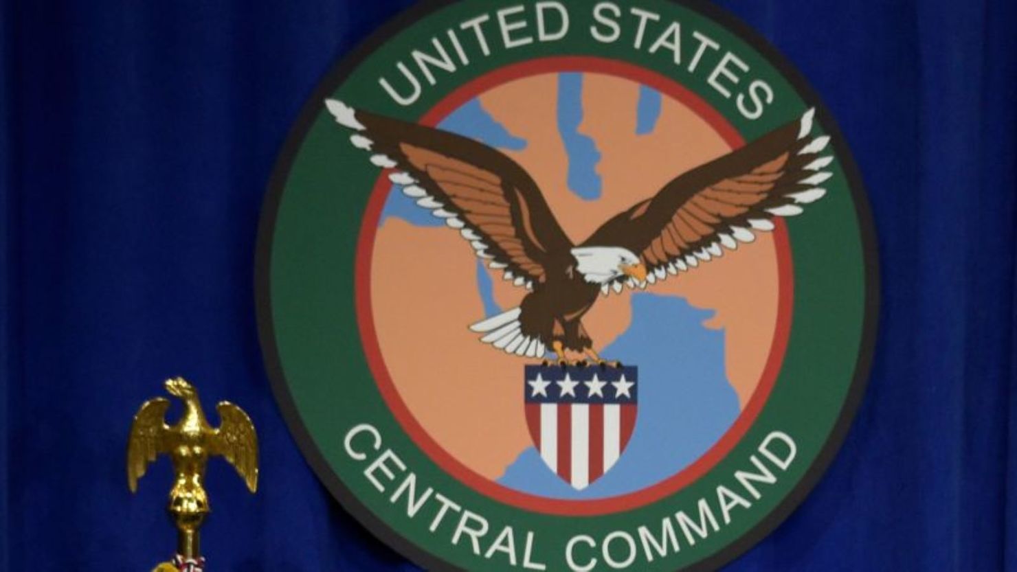 El sello del Mando Central de EE. UU. se muestra el 6 de febrero de 2017 en la Base de la Fuerza Aérea MacDill, en Florida.