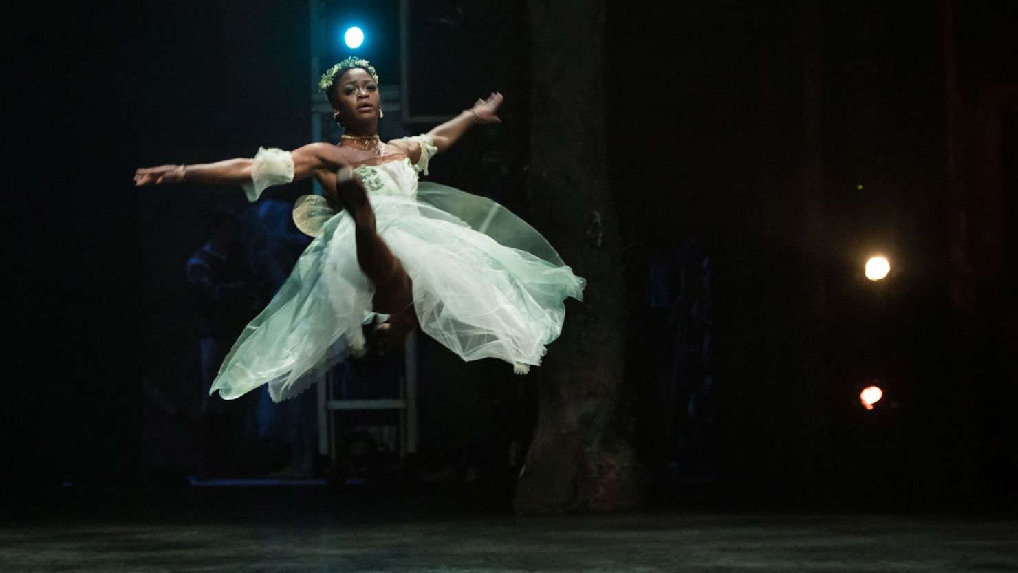 Michaela DePrince interpreta 'Giselle' con el English National Ballet en el Coliseo de Londres, Inglaterra, el 13 de enero de 2017.