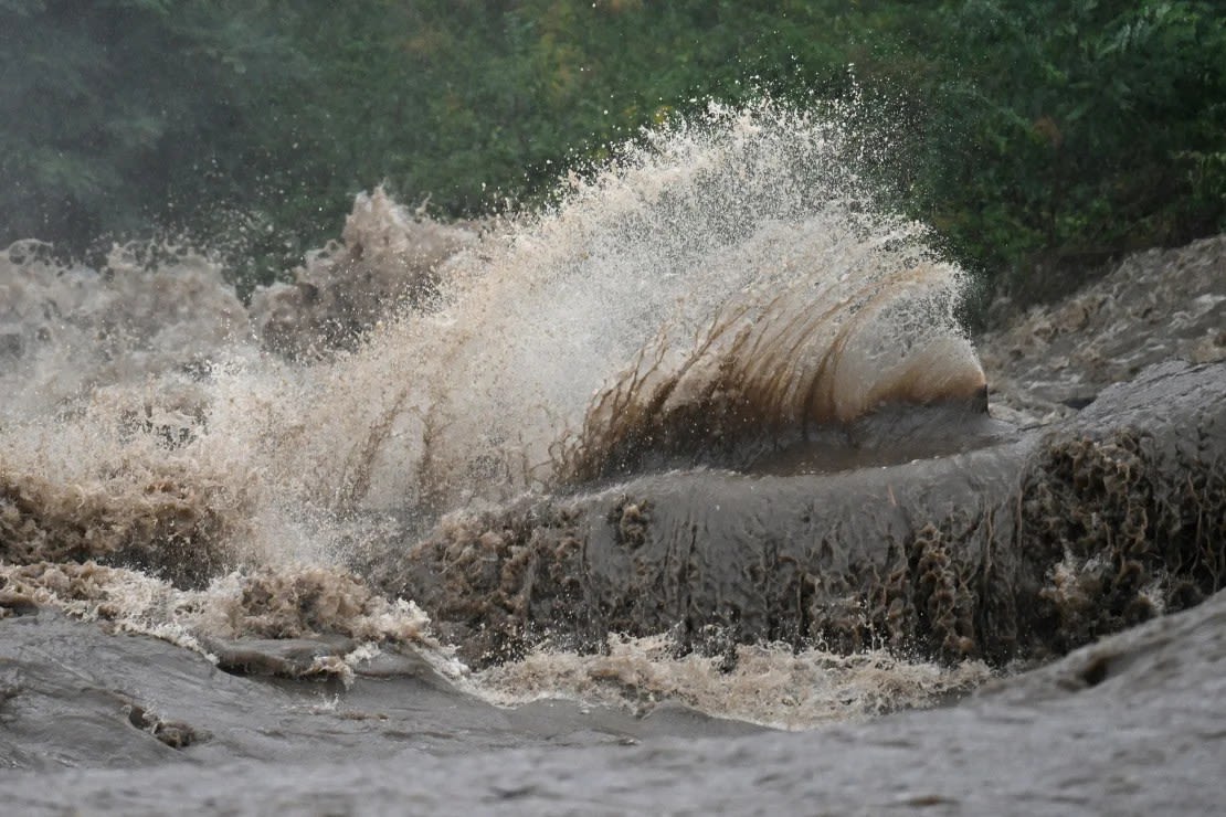 El río Biala crecido en Glucholazy, en el sur de Polonia.