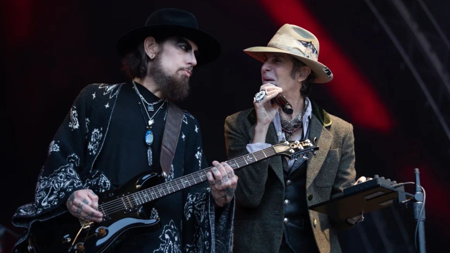 (De izquierda a derecha) Dave Navarro y Perry Farrell de Jane's Addiction actuando en Dublín en junio. Crédito: Kieran Frost/Redferns/Getty Images.