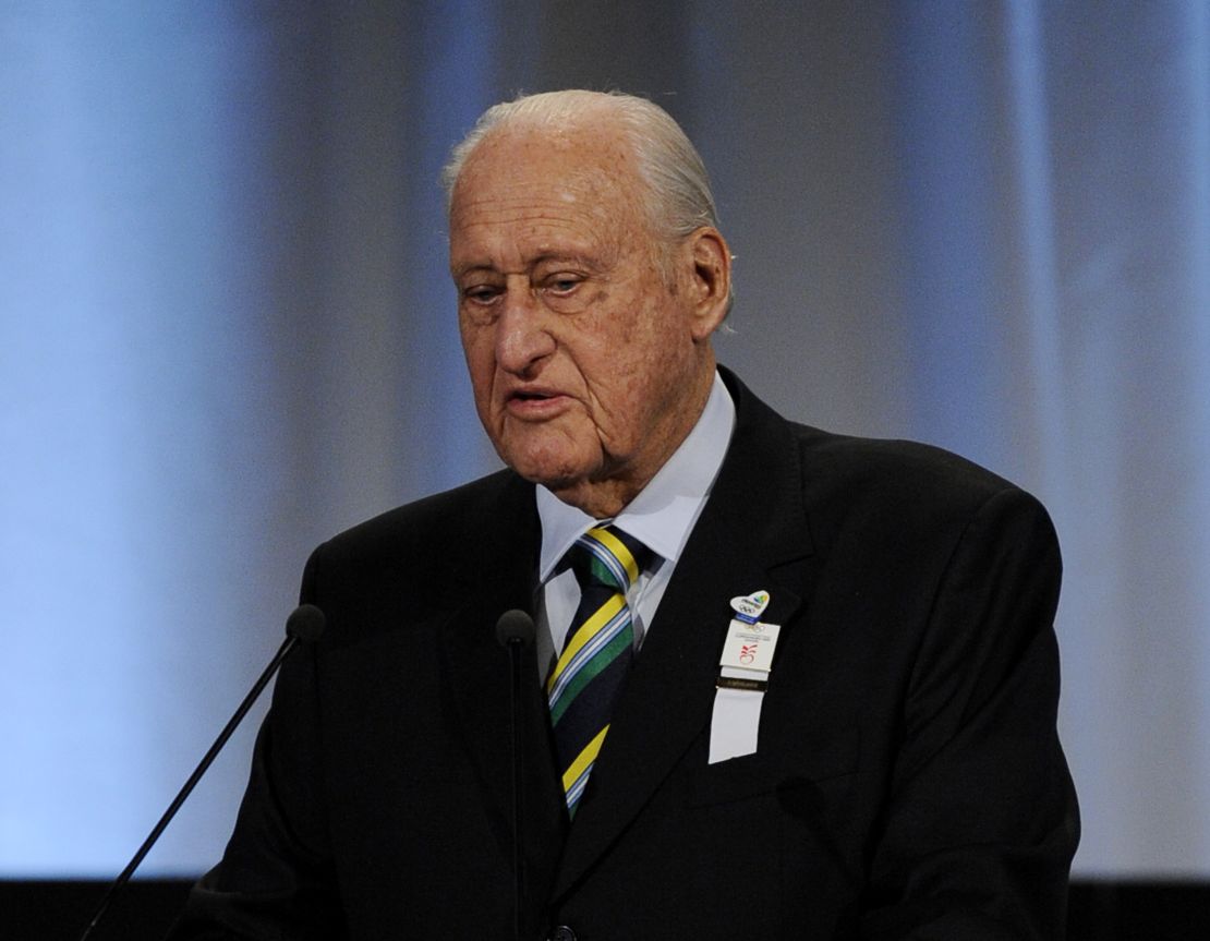 Joao Havelange es uno de los más conocidos dirigentes del deporte mundial, luego de dirigir la FIFA durante 24 años, entre 1974 y 1998, antes de ser reemplazado por Joseph Blatter. Fue nombrado como presidente honorario FIFA. Además fue presidente de la Confederación Brasileña de Deportes, de 1958 a 1973.