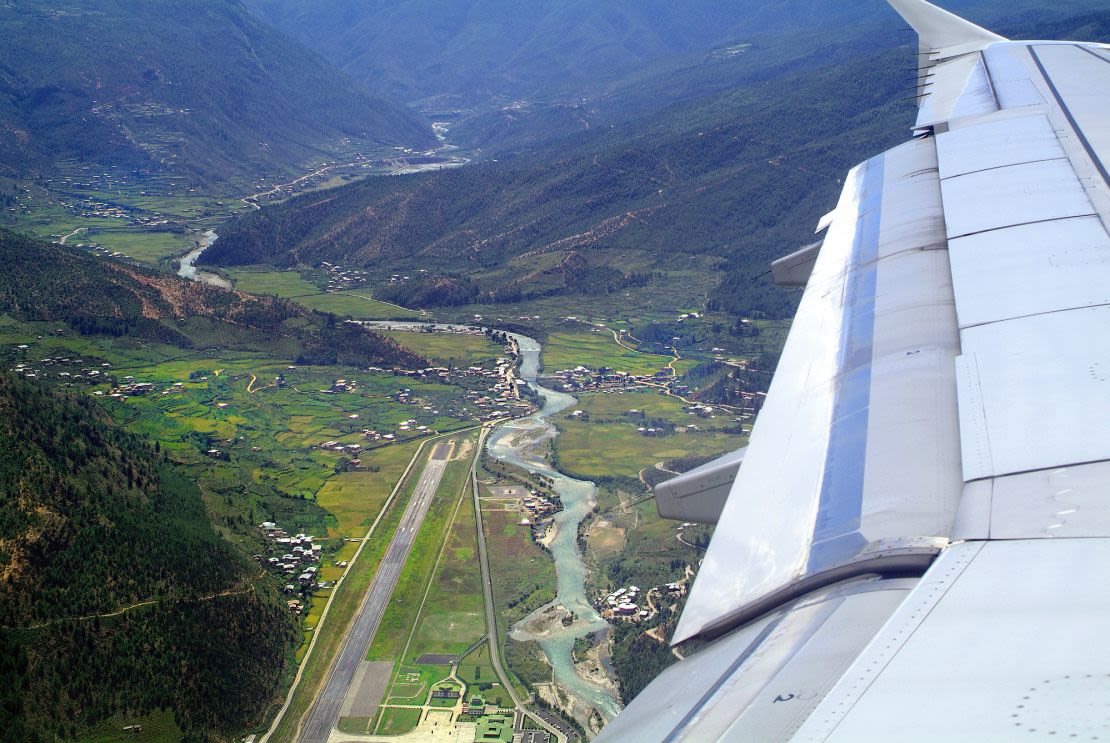 Una vista aérea de la aproximación de aterrizaje al aeropuerto PBH. Crédito: fotofritz16/iStockphoto/Getty Images