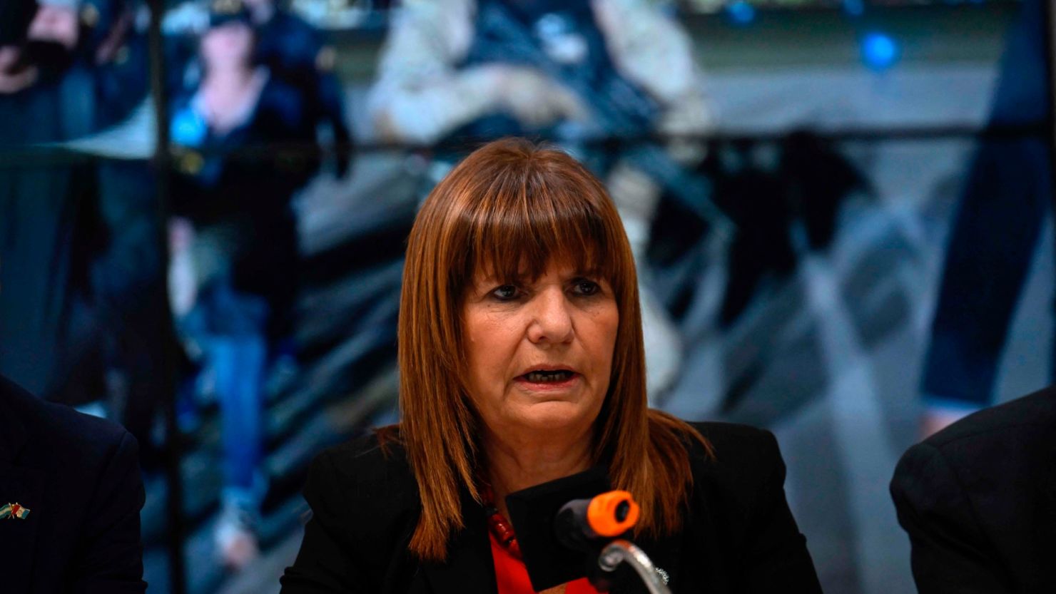 La ministra de Seguridad argentina, Patricia Bullrich, habla durante una conferencia de prensa en el Ministerio de Seguridad en Buenos Aires el 19 de enero de 2024. Crédito: LUIS ROBAYO/AFP vía Getty Images