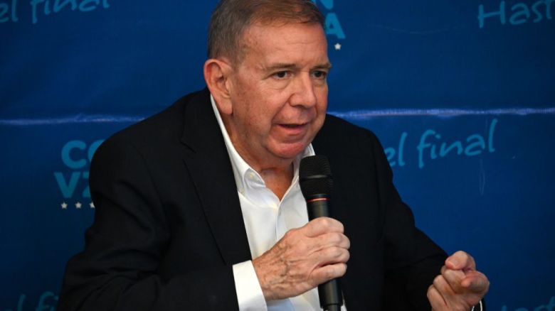 El candidato presidencial de la oposición venezolana, Edmundo González Urrutia, habla durante una conferencia de prensa en Caracas el 25 de julio de 2024. (Foto: FEDERICO PARRA/AFP vía Getty Images).
