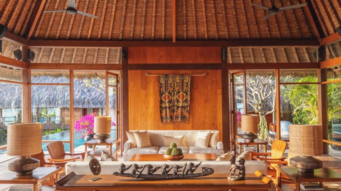 Nihi Sumba: En una tranquila isla indonesia cercana a Bali, esta antigua cabaña de surf se ha transformado en un alojamiento de lujo con jardín propio y fábrica de chocolate. Cortesía de Nihi Sumba