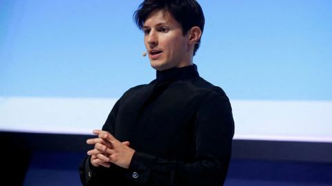 El CEO de Telegram, Pavel Durov, dijo que la aplicación ahora compartirá algunos datos de los usuarios con funcionarios encargados del orden público, luego de su arresto en Francia el mes pasado. Crédito: Albert Gea/Reuters/Archivo.