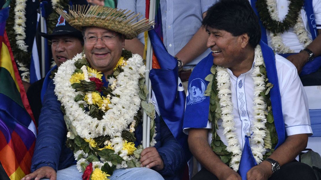 Luis Arce y Evo Morales, en un acto por el 28 aniversario del MAS en Chapare, en marzo de 2023