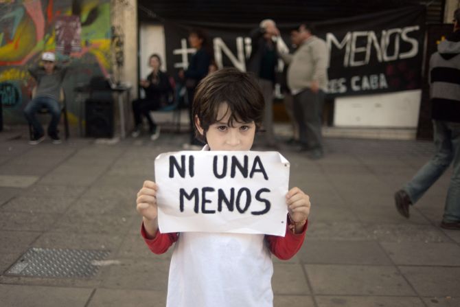 Argentina: la marcha #NiUnaMás rechaza la violencia de género contra las mujeres.