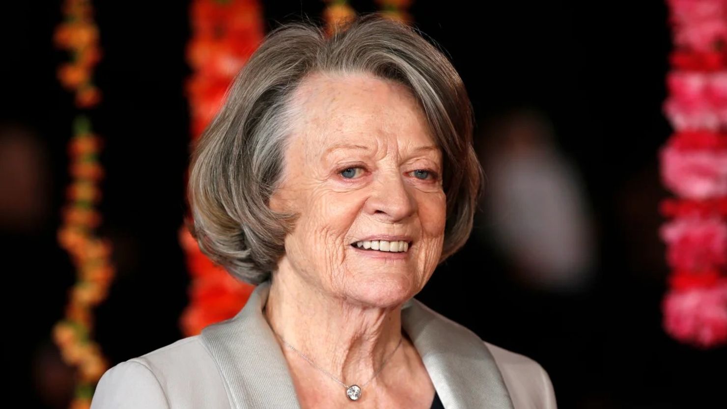 Maggie Smith, querida estrella de 'Harry Potter' y 'Downton Abbey', muere a  los 89 años | CNN