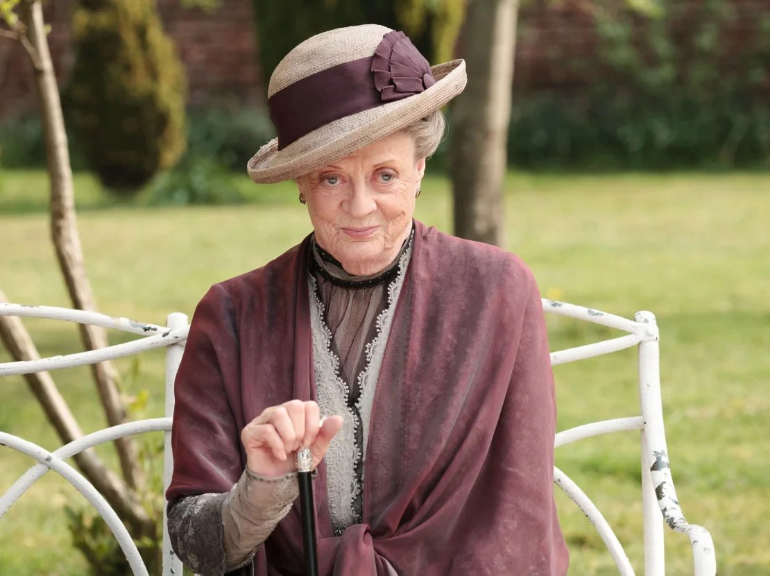 "Downton Abbey" sería mucho menos entretenida sin la cortante condesa viuda, interpretada por Maggie Smith. Colección Everett