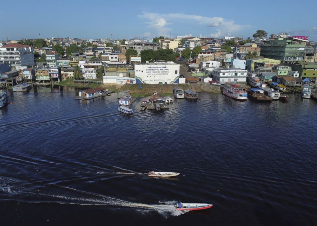 Parte del Educandos que conecta con el río Negro en Manaus, Brasil, el martes 17 de junio de 2024. Crédito: Edmar Barros/AP