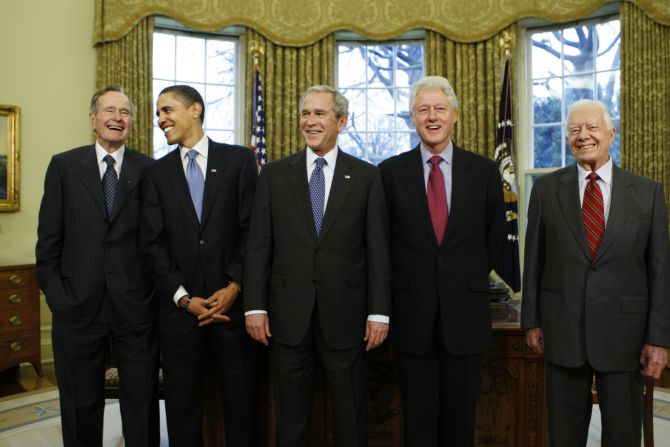 Carter se reúne con Obama y otros expresidentes en la Casa Blanca en enero de 2009. De izquierda a derecha: George H.W. Bush, Obama, George W. Bush, Clinton y Carter.