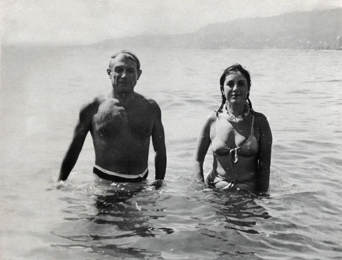 Pablo Picasso (izquierda) y Dora Maar (derecha) en Golfe-Juan, Francia, en 1937. Crédito: CCI/Shutterstock.