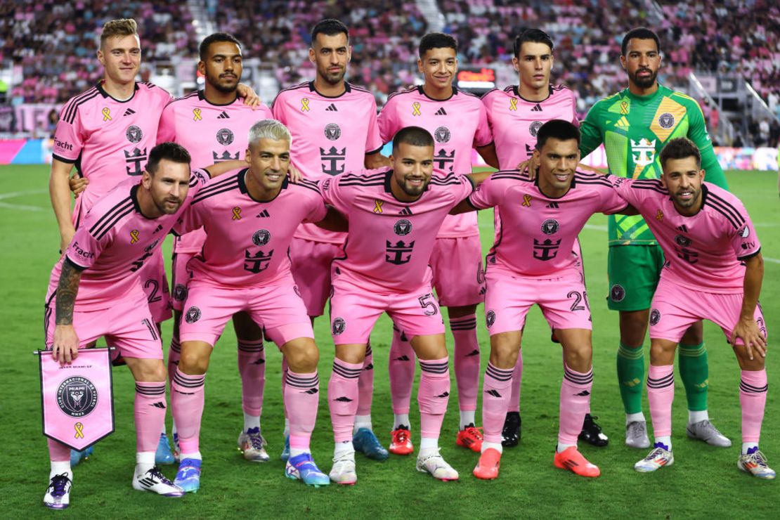 Los jugadores del Inter Miami posan para una fotografía antes de un partido contra el Charlotte FC en el Chase Stadium el 28 de septiembre de 2024 en Fort Lauderdale, Florida. Crédito: Megan Briggs/Getty Images