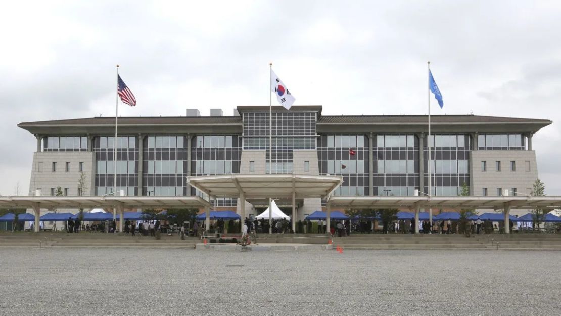 El cuartel general recién inaugurado de las Fuerzas Estadounidenses en Corea en el Campamento Humphreys en Pyeongtaek, Corea del Sur, el 29 de junio de 2018. Ahn Young-joon/AP