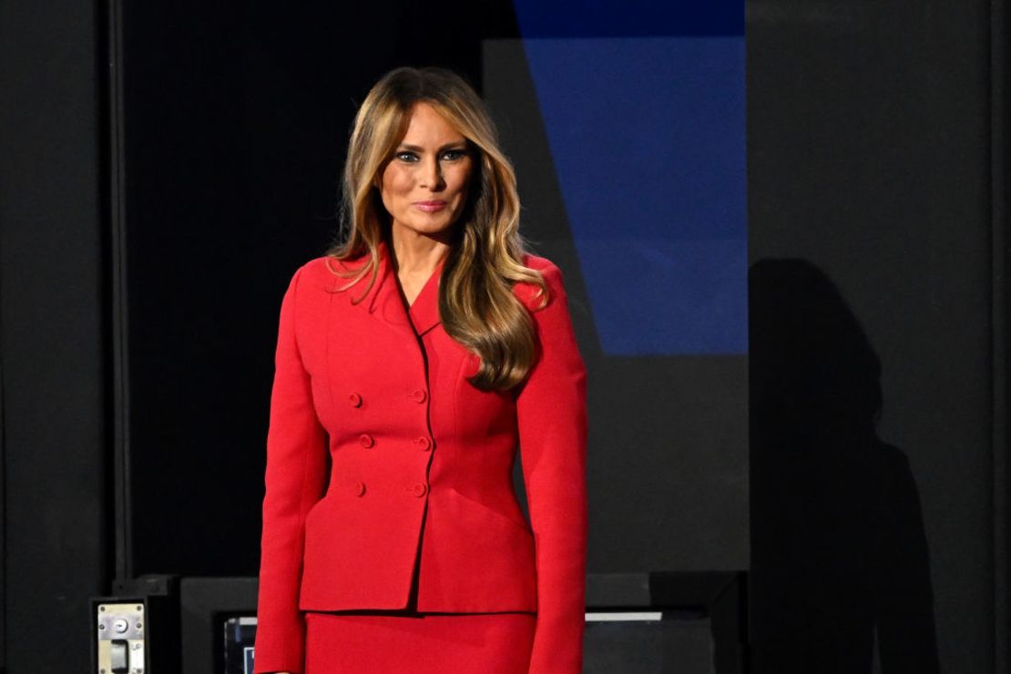 La ex primera dama Melania Trump llega el cuarto día de la Convención Nacional Republicana al Foro Fiserv el 18 de julio de 2024 en Milwaukee, Wisconsin. (Foto: Leon Neal/Getty Images).