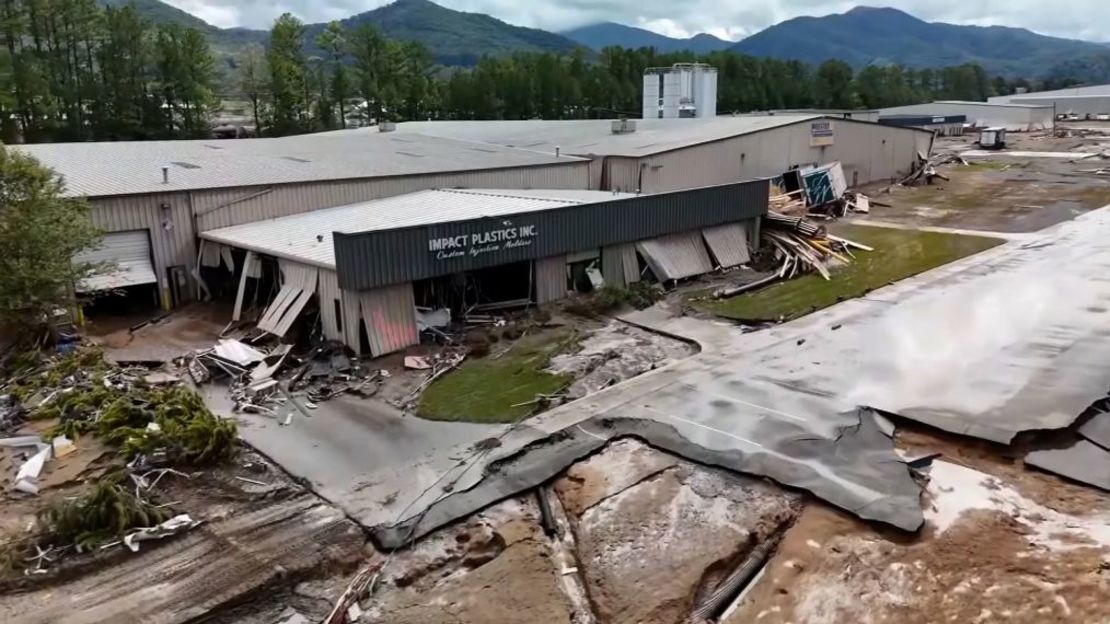 Daños causados por el huracán Helene en Impact Plastics Inc. de Erwin, Tennessee. Crédito: WVLT/WSMV