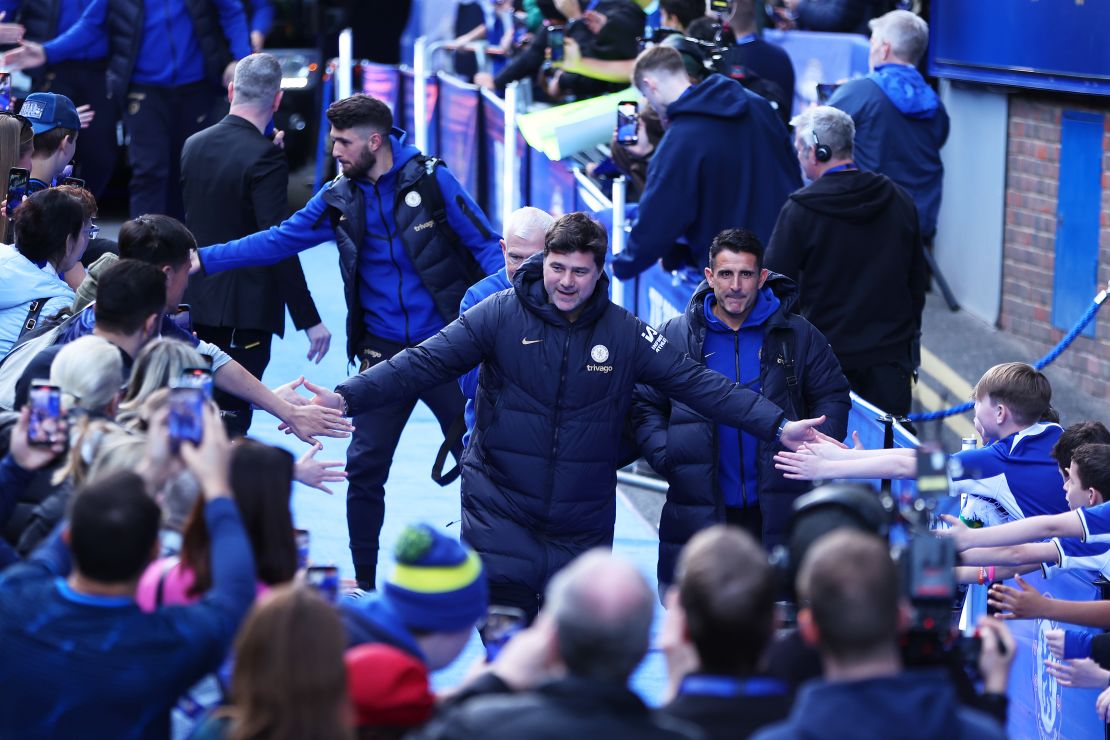 LONDRES, INGLATERRA - 30 DE MARZO: Mauricio Pochettino llega al estadio antes del partido de la Premier League entre el Chelsea FC y el Burnley FC en Stamford Bridge.