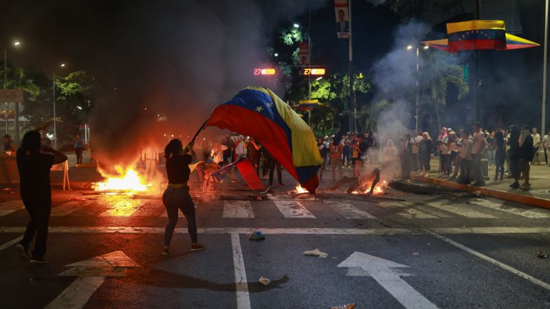 Familiares de detenidos tras elecciones en venezuela denuncian que estos sufren torturas, comida en mal estado y deterioro de la salud | cnn