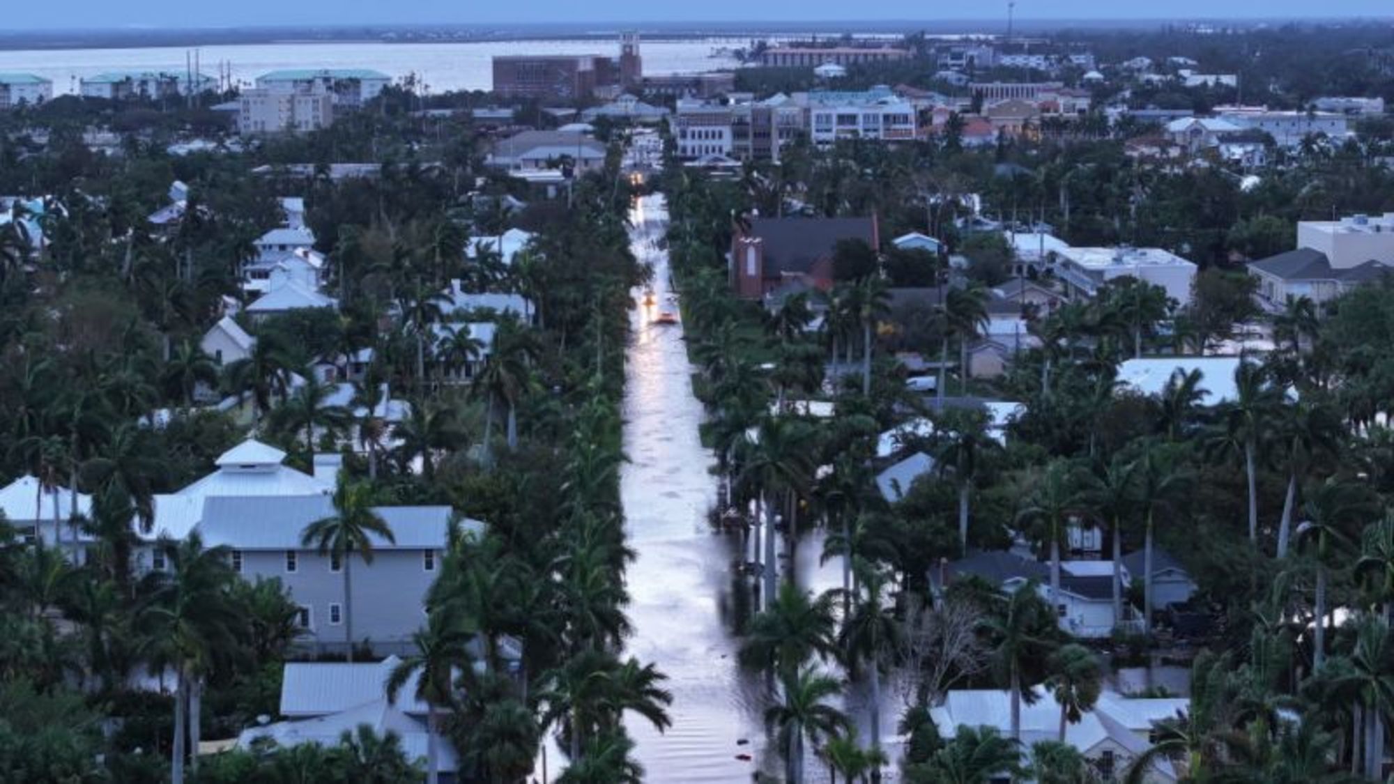 CNNE 1765318 - cnne-1764777-hurricane-milton-barrels-into-florida