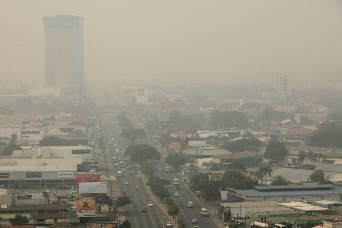 Vista de la ciudad de Santa Cruz; Bolivia, cubierta en su mayor parte por el humo de los incendios forestales en el este de Bolivia, el 8 de septiembre de 2024.