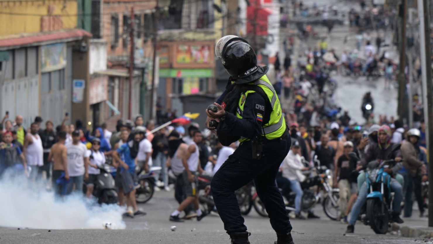 Protesta de opositores al gobierno del presidente venezolano Nicolás Maduro en el barrio de Catia en Caracas el 29 de julio de 2024, un día después de las elecciones presidenciales venezolanas.