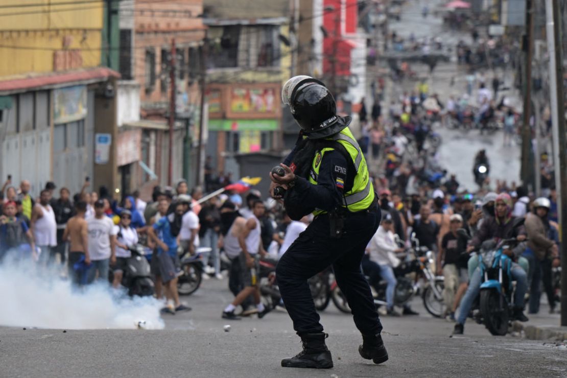 Protesta de opositores al gobierno del presidente venezolano Nicolás Maduro en el barrio de Catia en Caracas el 29 de julio de 2024, un día después de las elecciones presidenciales venezolanas.