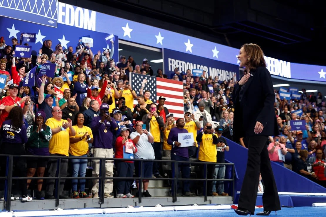 La vicepresidenta Kamala Harris en un acto en Flint, Michigan, el 4 de octubre de 2024.