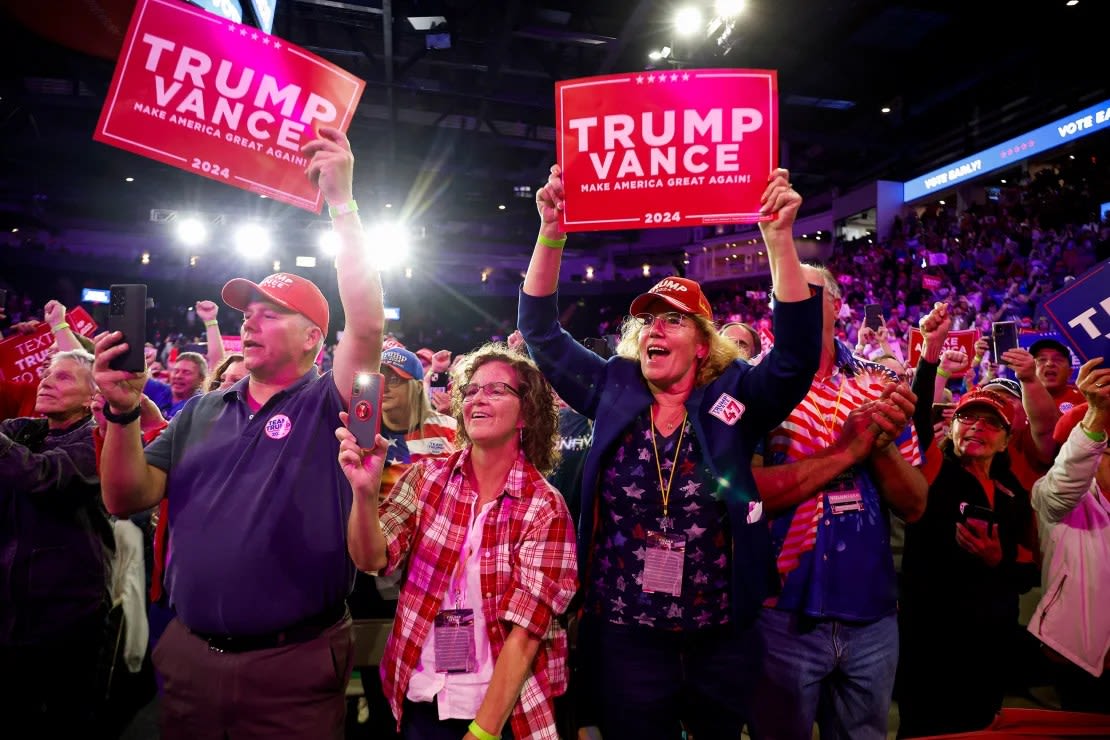 Seguidores del expresidente Donald Trump durante un acto de campaña en octubre en Reading, Pennsylvania.