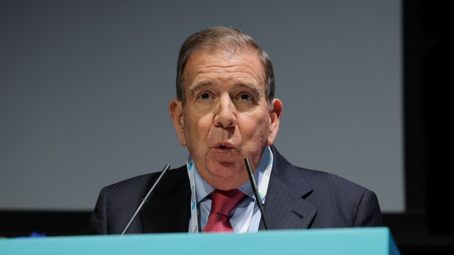 Edmundo González Urrutia habla durante el Foro 'World in Progress Barcelona' en Barcelona el 14 de octubre de 2024.Crédito: LLUIS GENE/AFP vía Getty Images