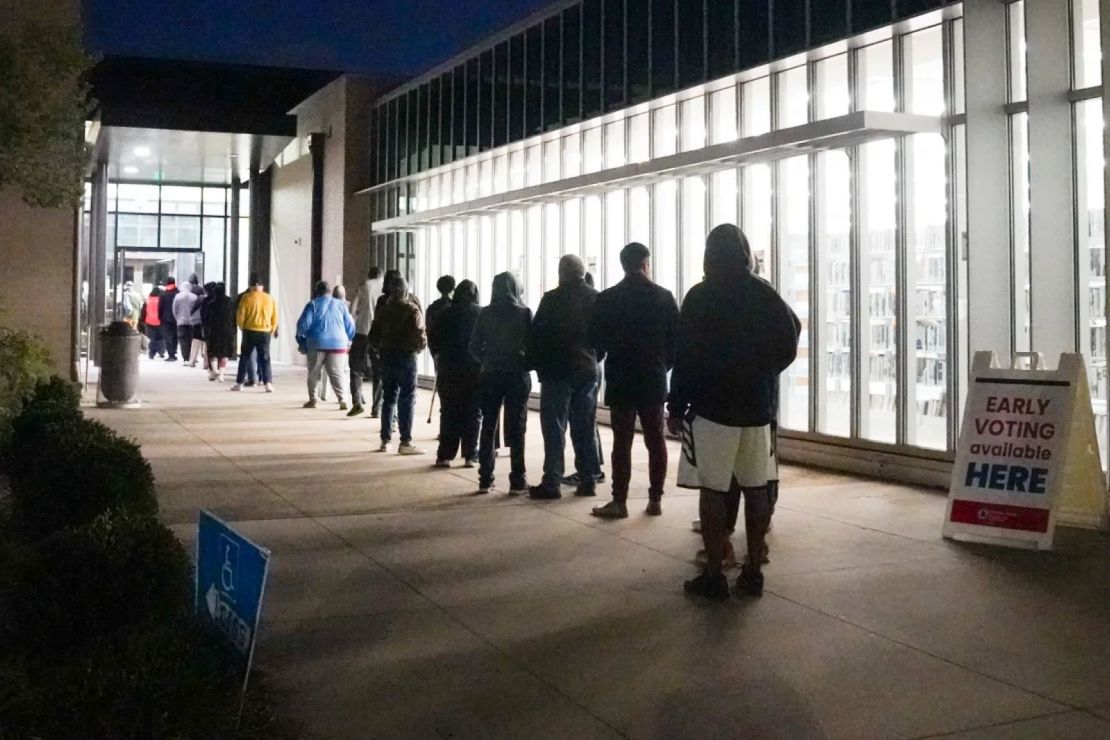 People line up at the Metropolitan Library to cast their votes on October 15 in Atlanta.