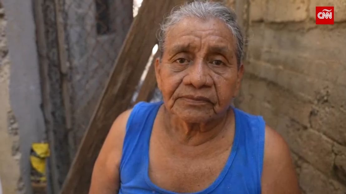 “Se cayó toda mi casa, no hay dinero. Yo lloro mucho. Hay mucho fierro y lámina tirados, pero ya no sirven”, dice Agustina.