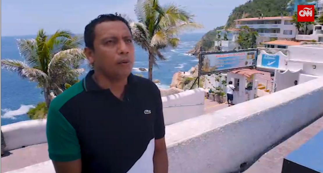 "Necesitamos público, como somos 100% turísticos, al igual que la mayor parte de las empresas aquí en Acapulco, necesitamos el turismo", afirma Alejandro.