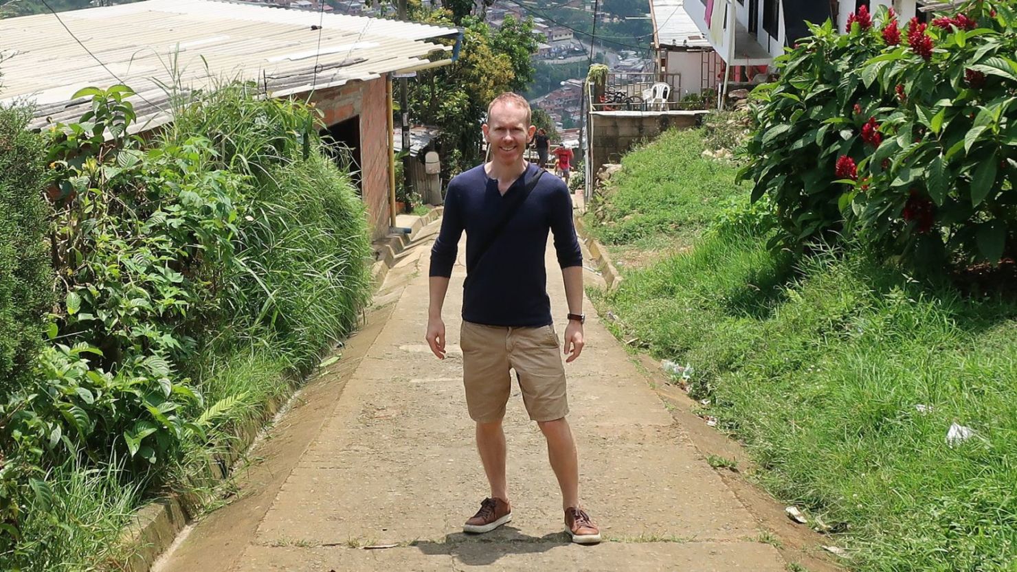 Jason Bennett, del área de la Bahía de San Francisco, abandonó los EE. UU. en 2018 para comenzar una nueva vida en Medellín, Colombia.