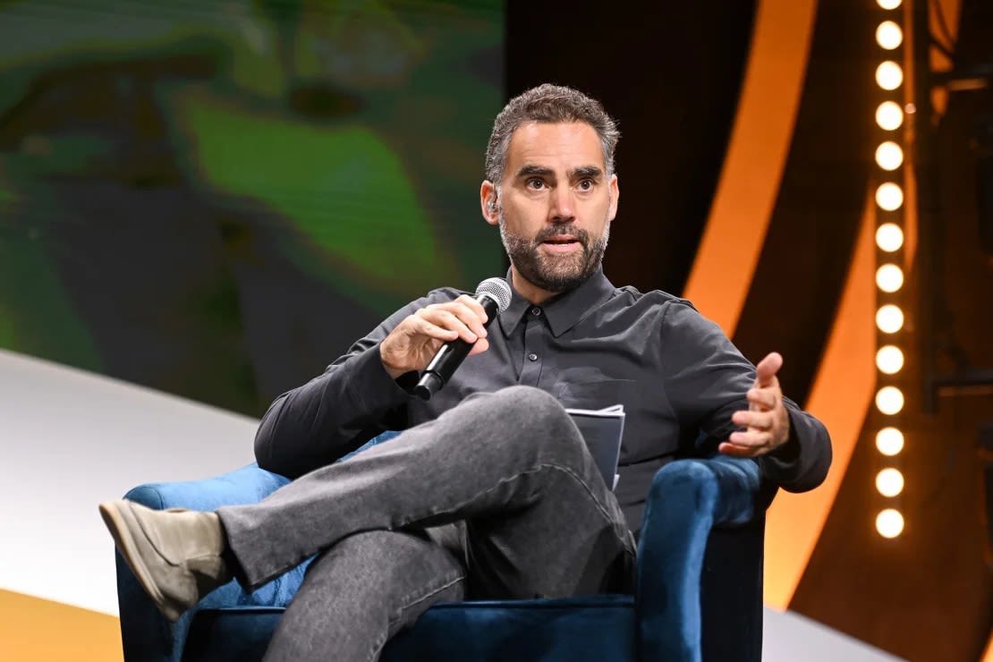 Enrique Acevedo habla en la cumbre Global Citizen NOW en The Glasshouse el 28 de abril de 2023 en la ciudad de Nueva York. Crédito: Noam Galai/Getty Images