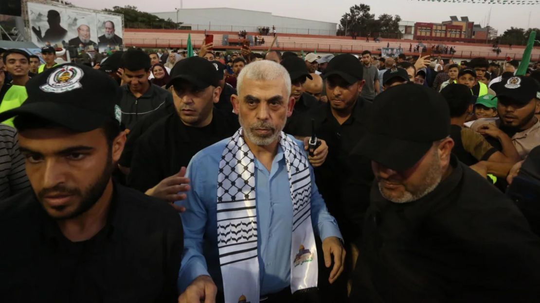 En esta foto de octubre de 2022, Yahya Sinwar en la ciudad de Gaza.