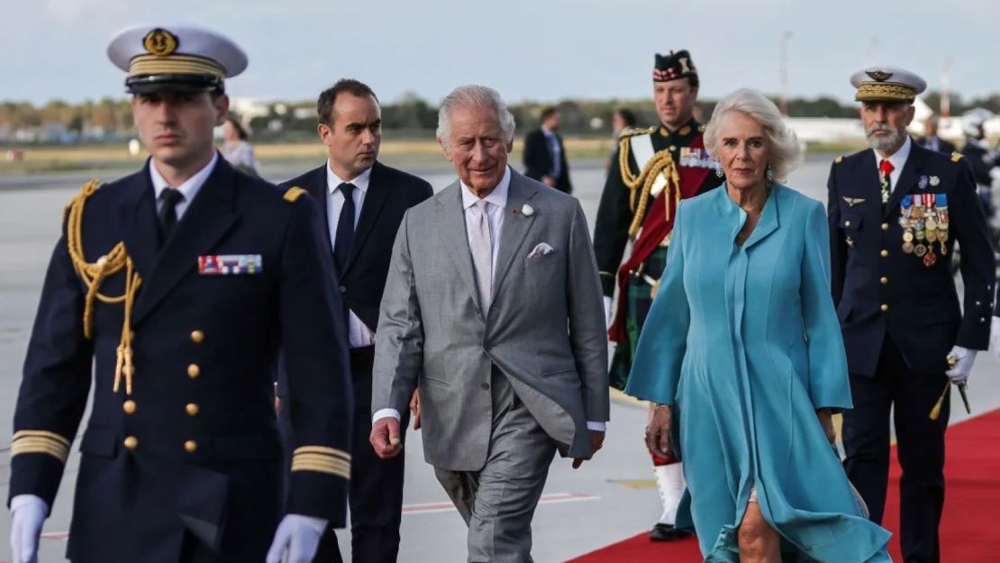 Carlos III, en la imagen aquí con Camila en Francia en 2023, visitó Australia por última vez con su esposa hace seis años, cuando fueron a la Costa Dorada para inaugurar los Juegos de la Commonwealth de 2018.